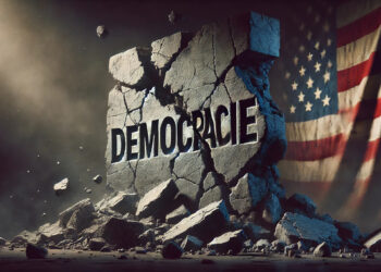 Dreidimensionaler Schriftzug "Democracie" auf bzw. in einer bröckelnden Wand, daneben die US-Amerikanische Flagge, AI generiert
