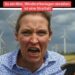 Wütende Frau mit Ähnlichkeiten zu A. Weidel mit Hammer in der Hand und Sprucheinblendung "So ein ist, Windkraftanlagen abreißen ist eine Straftat", Screenshot TikTok