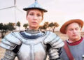 Weidel in Verkleidung als "Don Quijote", der gegen Windmühlen kämpft.Screenshot aus Tik Tok