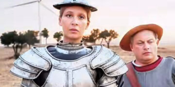 Weidel in Verkleidung als "Don Quijote", der gegen Windmühlen kämpft.Screenshot aus Tik Tok