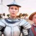 Weidel in Verkleidung als "Don Quijote", der gegen Windmühlen kämpft.Screenshot aus Tik Tok