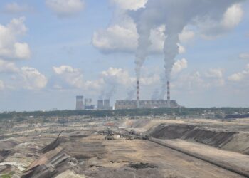 Braunkohlekraftwerke vor Abbaugruben