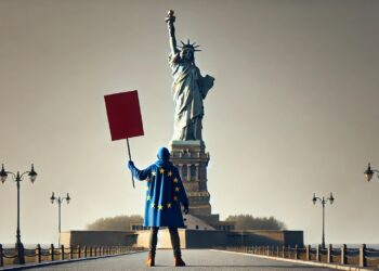 Person mit EU-Flagge zeigt der Freiheitsstatue eine große rote Karte, AI generiert