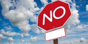Stoppschild mit der Aufschrift "no"