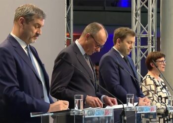 Pressekonferenz zum Koalitionsvertrag mit den vier Parteivorsitzenden von CDU, CSU und SPD: Söder, Merz, Klingbeil und Esken (von link nach rechts)