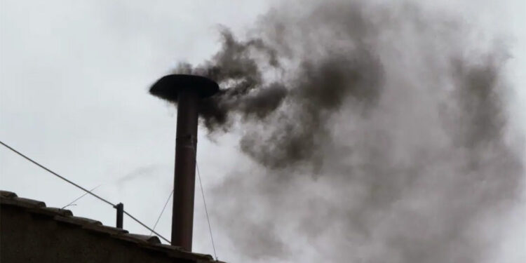 Schwarzer Rauch bei Papstwahl