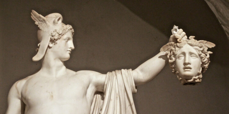 Statue des Perseus mit dem abgeschlagenem Kopf der Medusa