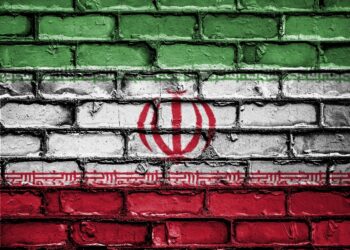 Mauer mit aufgemalter Iranischen Flagge