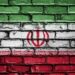 Mauer mit aufgemalter Iranischen Flagge