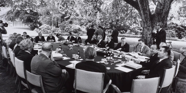Sitzung der Großen Koalition, Juli 1967 im Garten des Palais Schaumburg