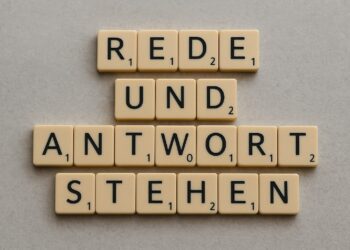 Scrabble Spielsteine "Rede und Antwort Stehen"