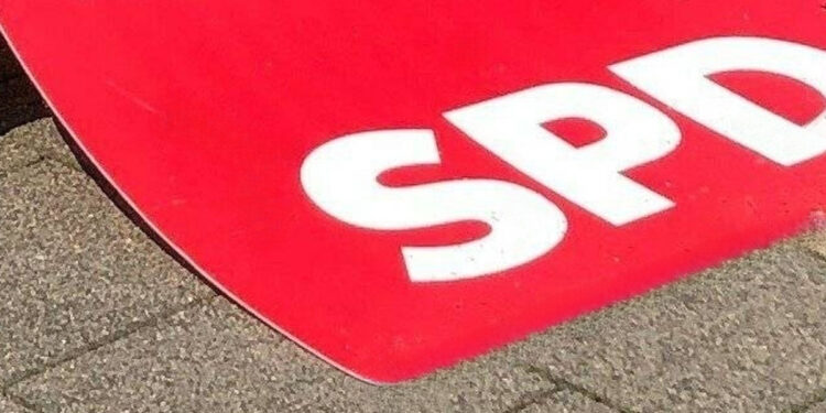 SPD-Wahlplakat auf dem Boden