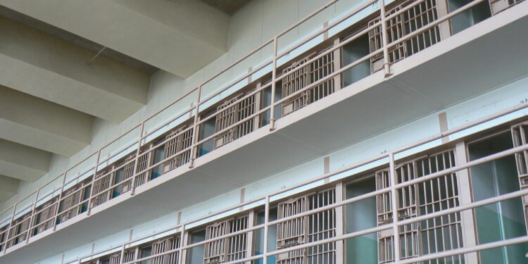 Innenansicht eines Gefängnistrakts (Symbolfoto)