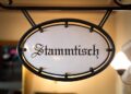 Schild "Stammtisch"