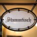 Schild "Stammtisch"