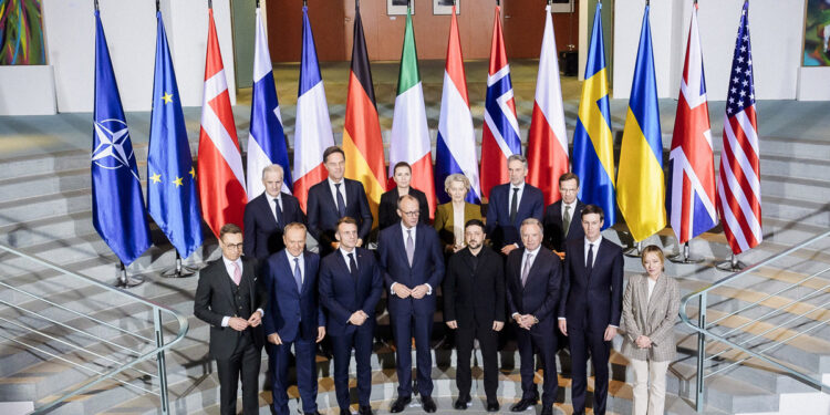 Gruppenfoto Ukraine-Beratungen im Bundeskanzleramt