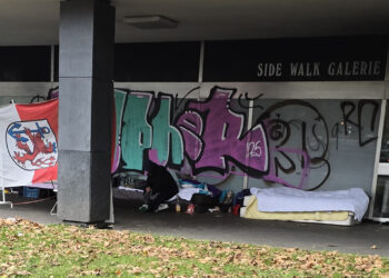 Sozialstaat 2025: Lager eines Obdachlosen, mitten in Düsseldorf