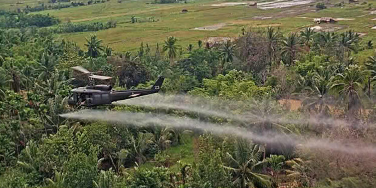 US Army versprüht Agent Orange Gift über Vietnam