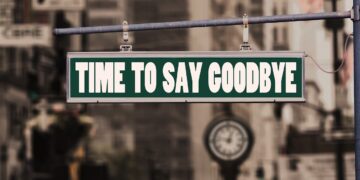 Straßenschild "Time to say goodbye"