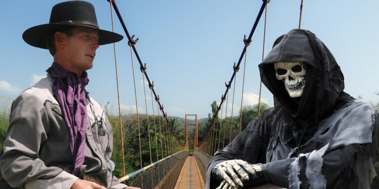 Ein Coboy und ein Sensenmann verhandeln auf einer Brücke