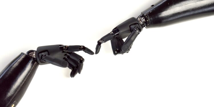 Zwei Roboterfinger berühren sich, analog zum weltberühmten Gemälde "die Schöpfung" von Michelangelo