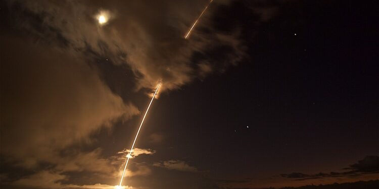 Mittelstreckenrakete nach Start auf Hawaii