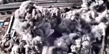 Einschlag US-amerikanischer Bomben auf Teheran