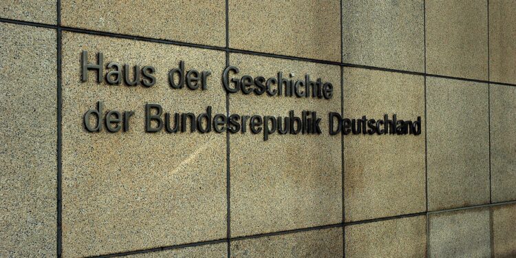 Außenwand Eingangsbereich Haus der Geschichte