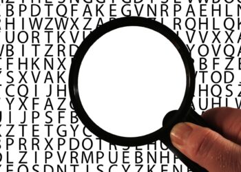 Lupe über BUchstabensalat