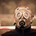 Mensch it antiquierter Gasmaske