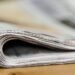 zusammengelegte Zeitung in Seitenansicht